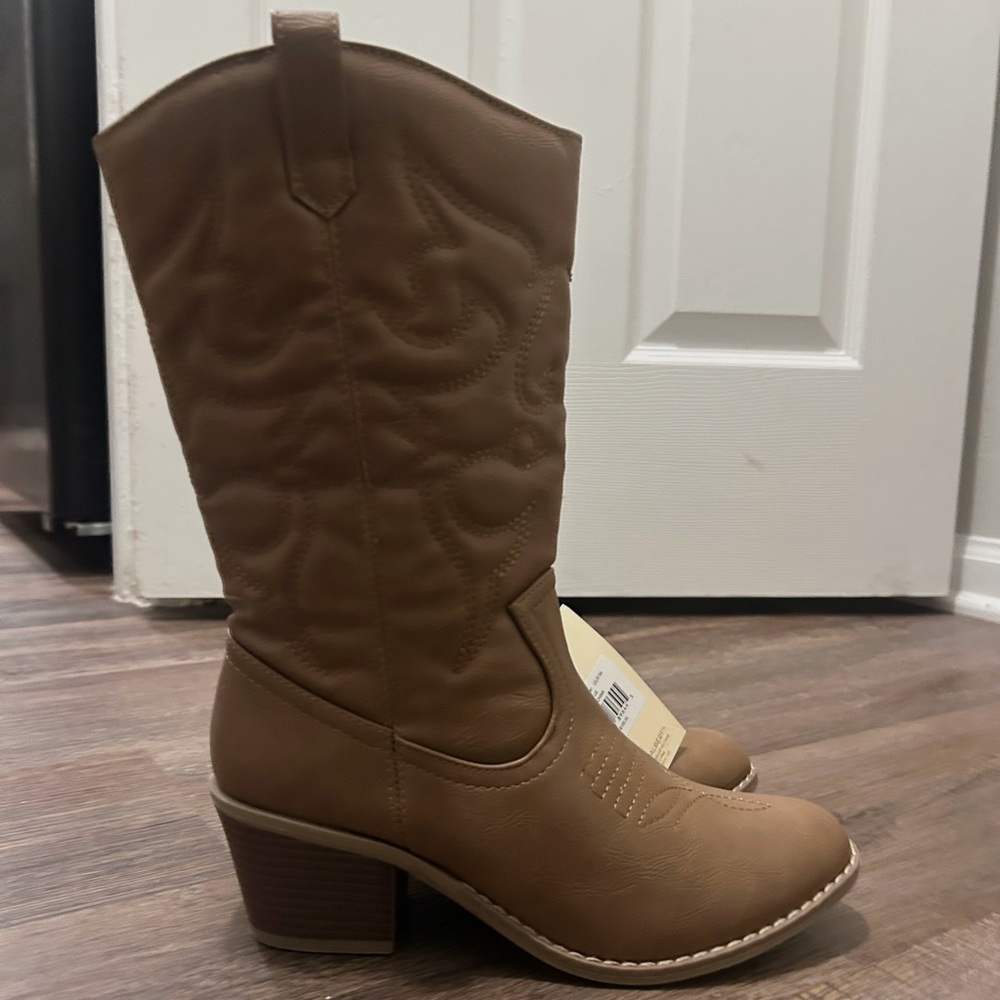 Tan Heeled Cowgirl Boots